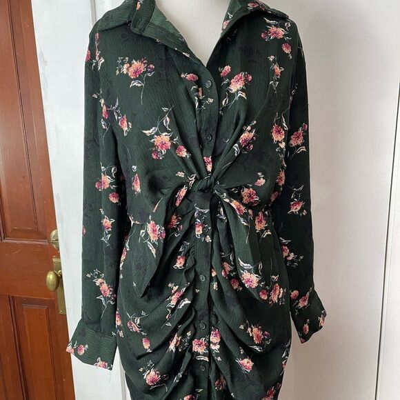 Everleigh green button down floral dress - Picture 2 of 8